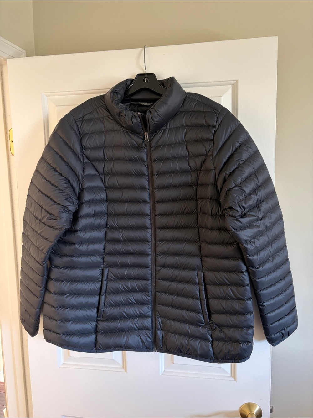 Beautiful down jacket! Excellent condition!